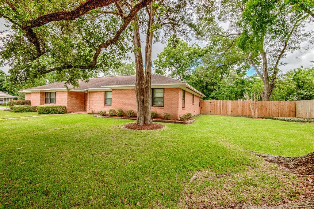 703 Johnson Street - Photo 1