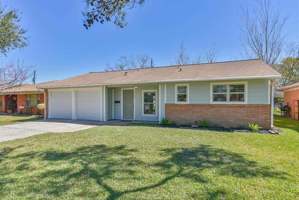 2127 Cherry Lane - Photo 1