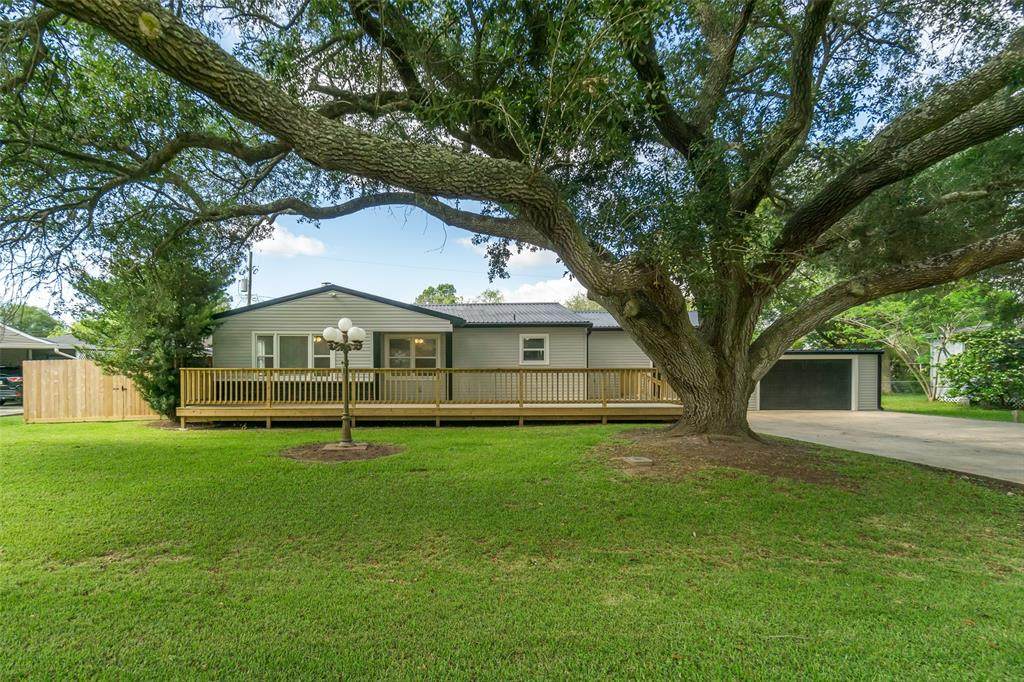 8021 White Avenue - Photo 1