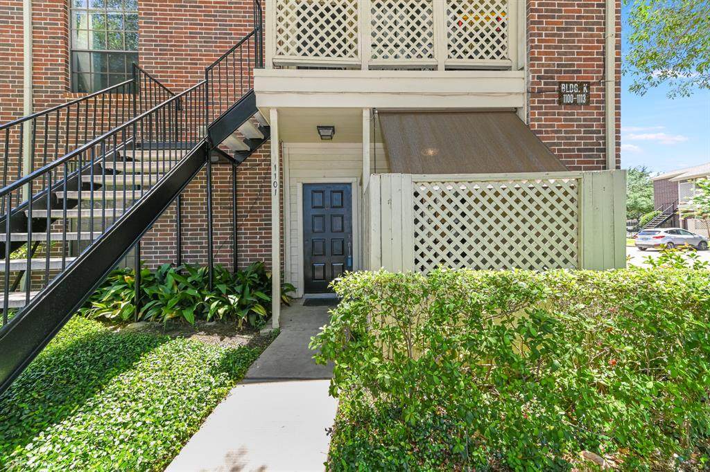 2121 El Paseo Street - Photo 1