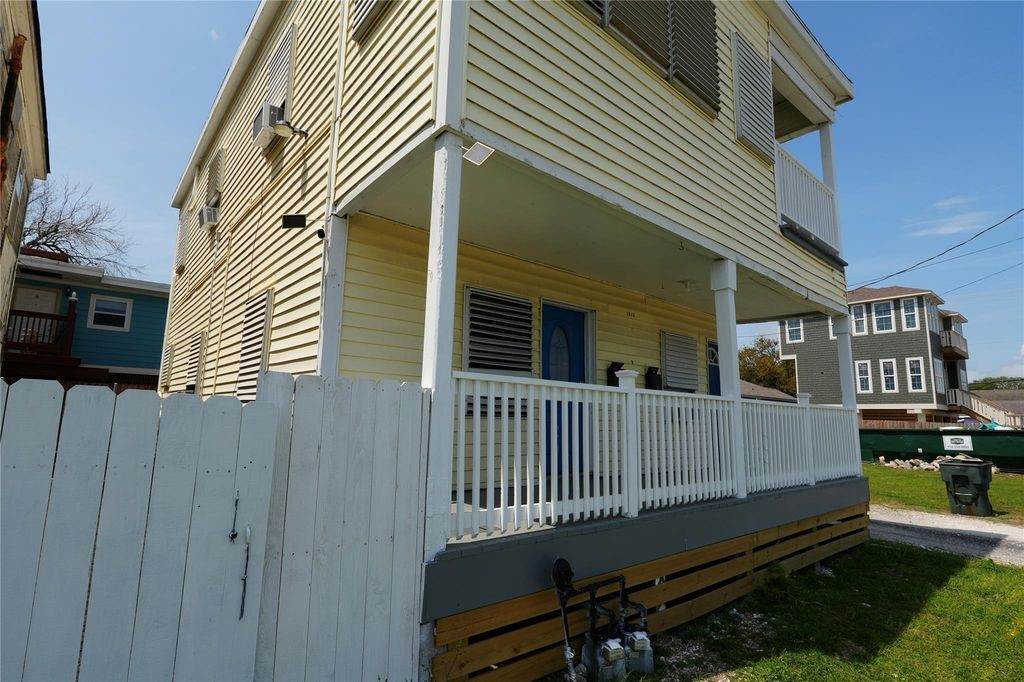 1213 28th St - Photo 1
