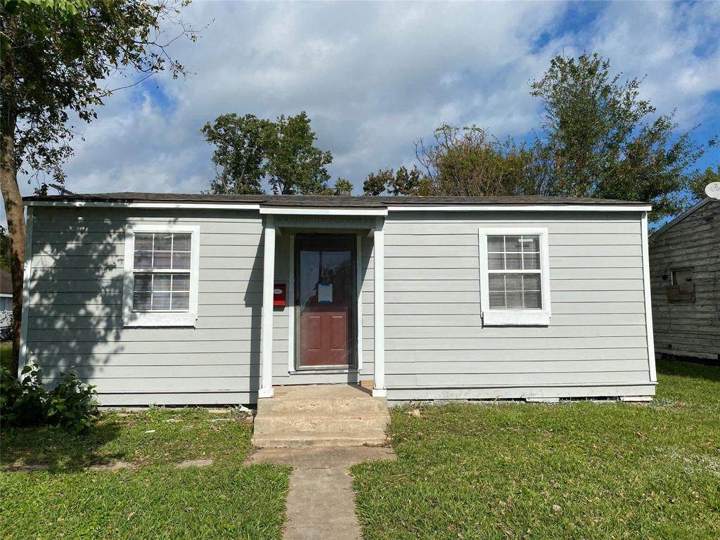916 14th Avenue - Photo 1