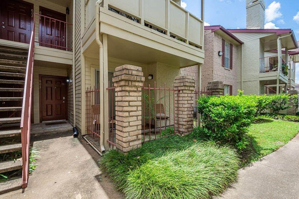 2120 El Paseo Street - Photo 1