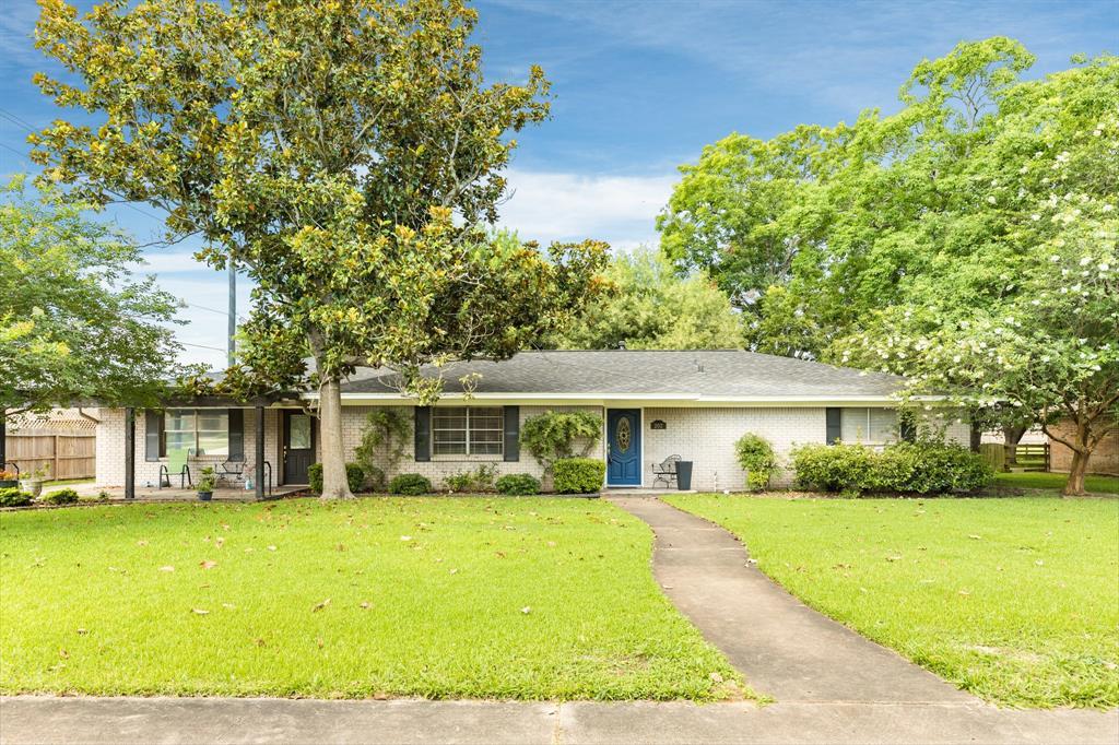 202 Poppy St - Photo 1