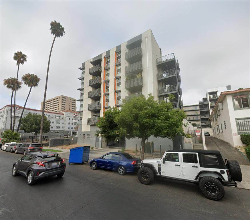 540 Normandie Ave - Photo 1