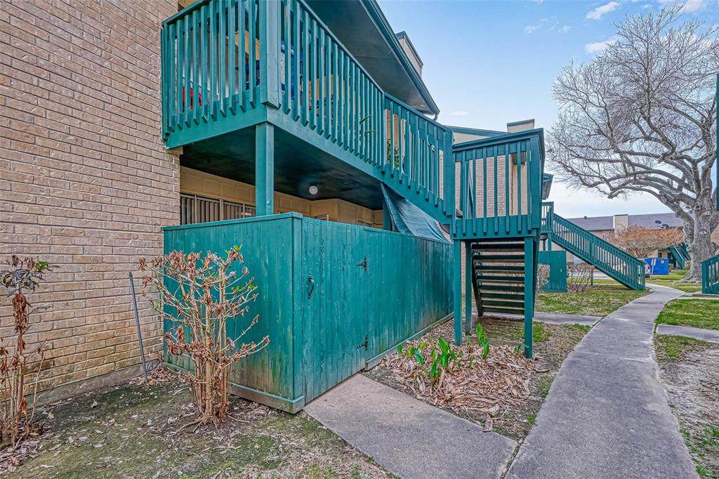 1516 Bay Area Boulevard - Photo 1