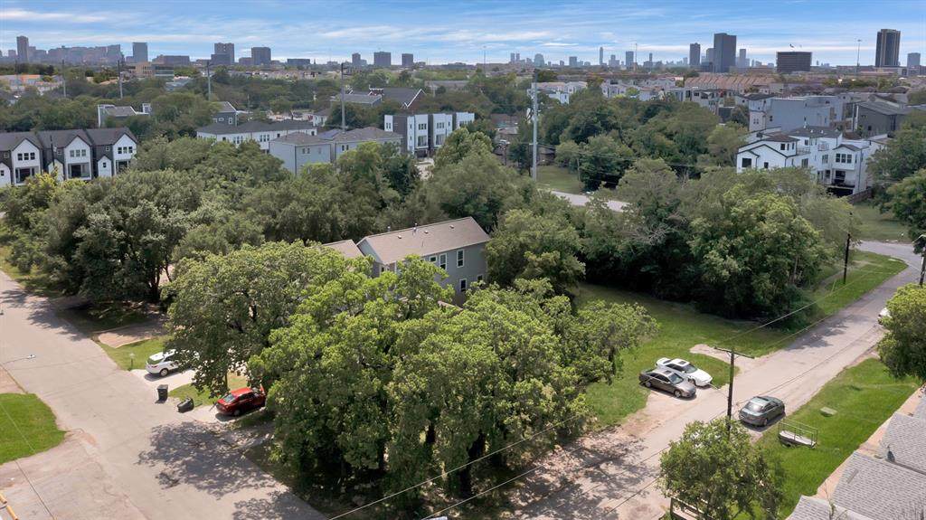 2302 Nagle Street - Photo 1