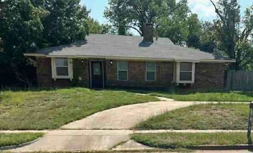 1004 Forest Ridge Drive - Photo 1