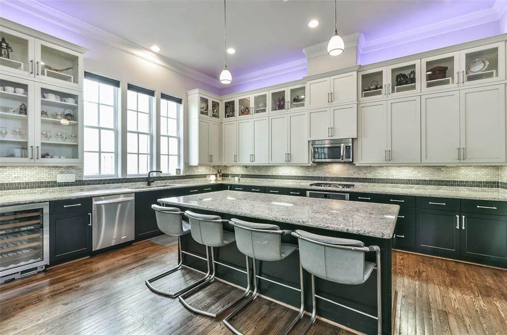 1305 Sabine Street - Photo 1