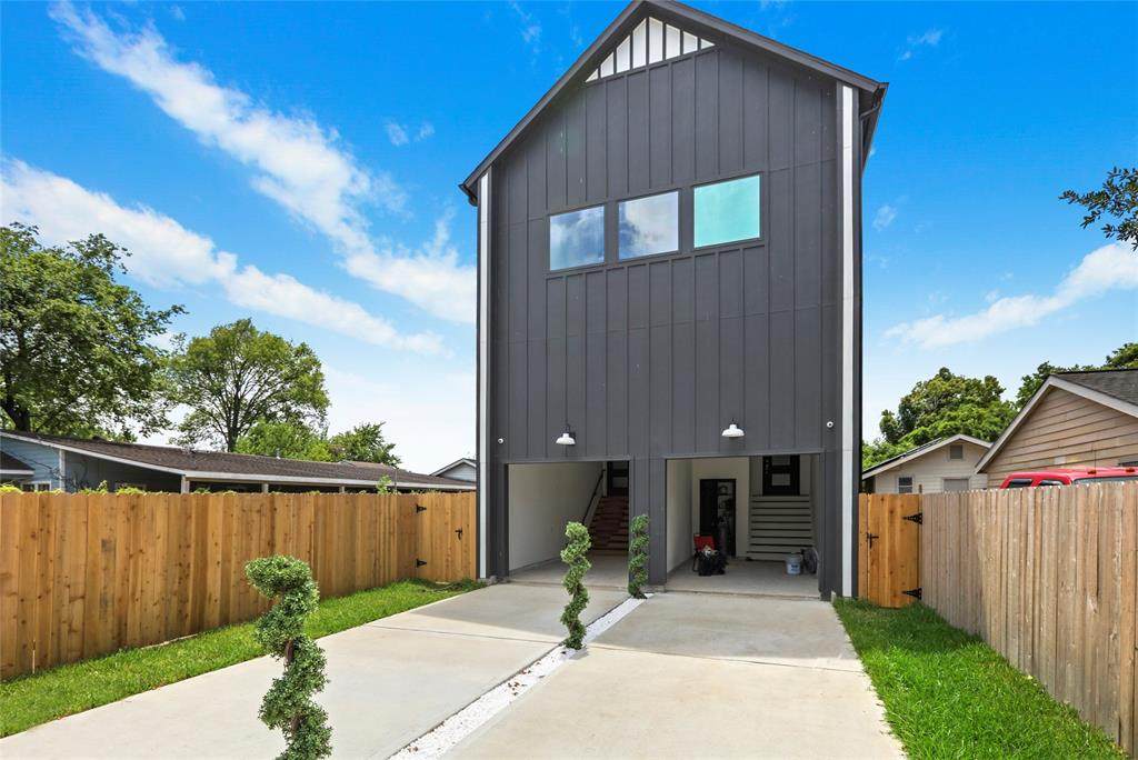 3407 Sakowitz Street - Photo 1