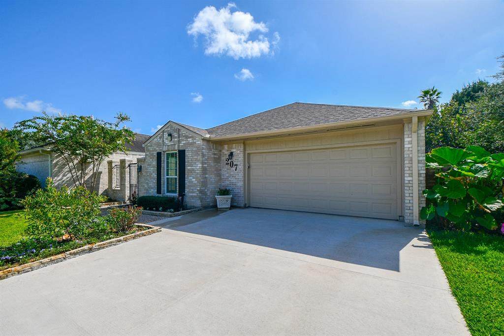 207 Brocket Place - Photo 1