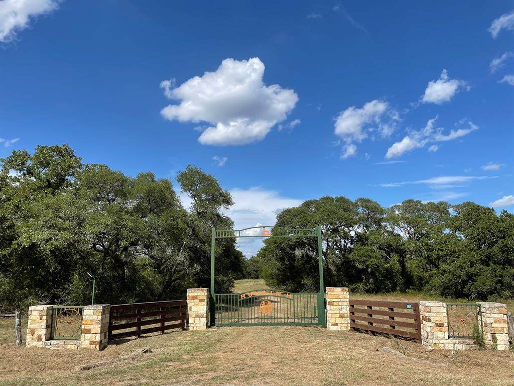 1945 Oakridge Ranch - Photo 1