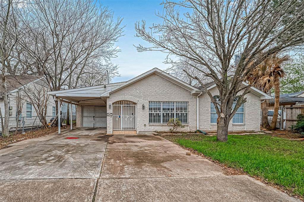 3307 Pecan Street - Photo 1