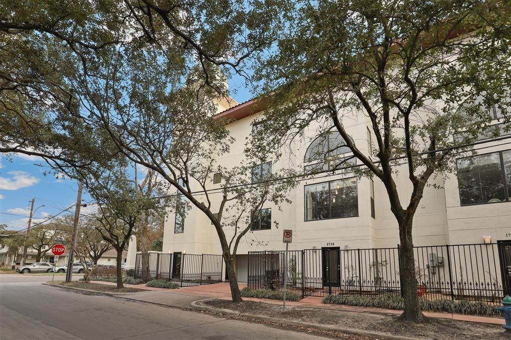 1710 Montrose Boulevard - Photo 1