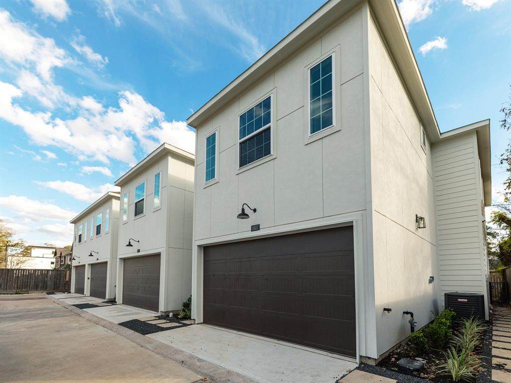 1602 West Side Gardens Lane - Photo 1