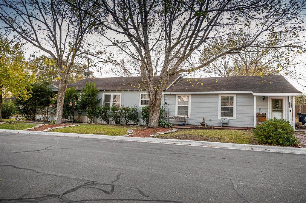 200 Mcneese Street - Photo 1