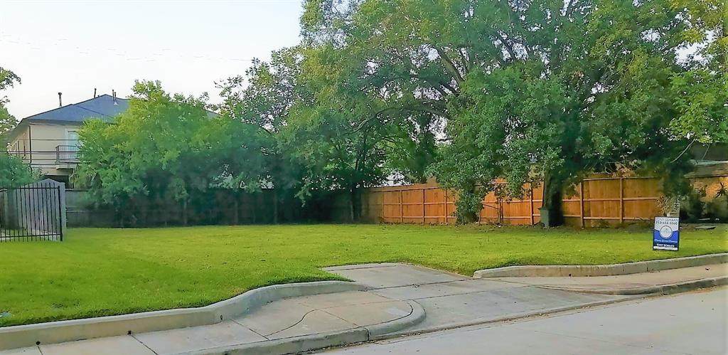 4702 Bellview Drive - Photo 1