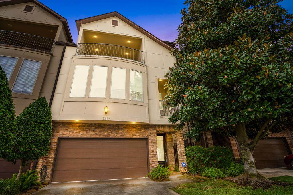 1215 Roberts Street - Photo 1