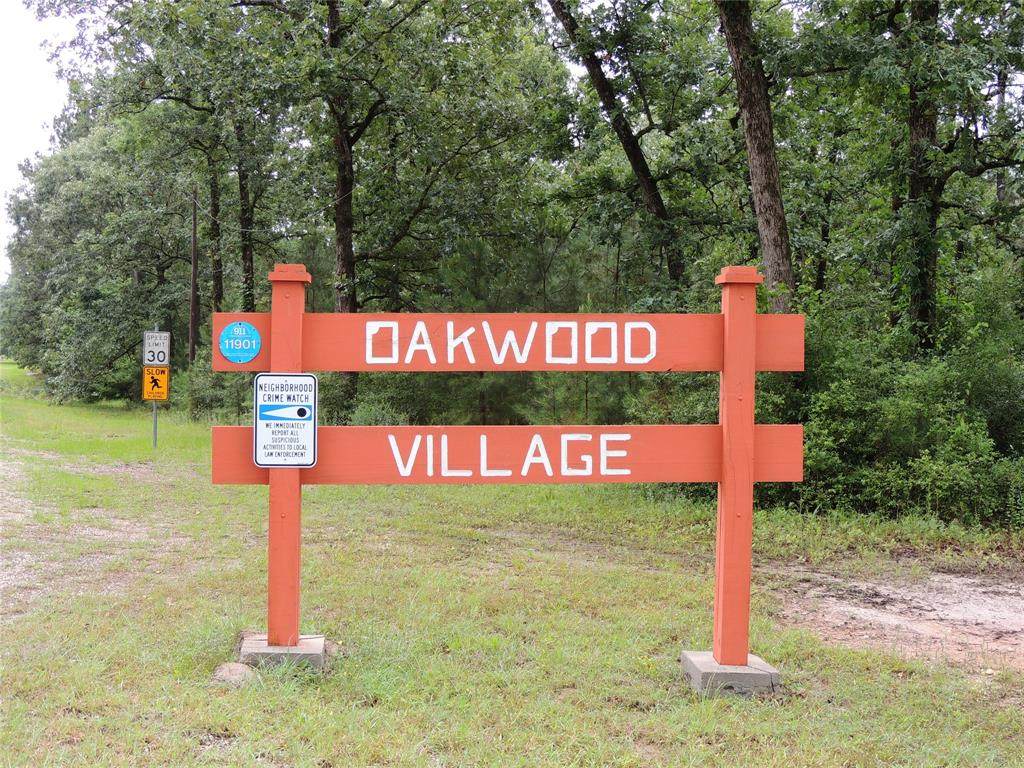 400 Oakwood Drive - Photo 1