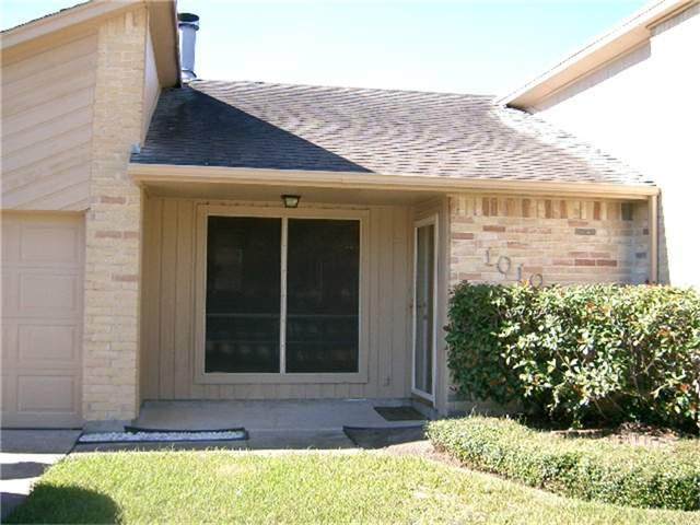 1010 Oxford Drive - Photo 1