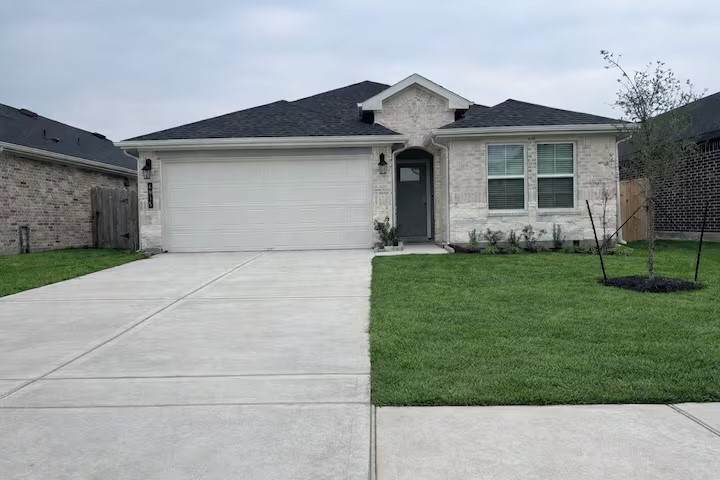 4915 Oakwood Drive - Photo 1