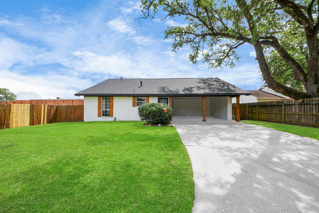 916 Woods Drive - Photo 1