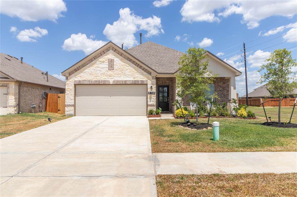 2442 Wembley Way - Photo 1