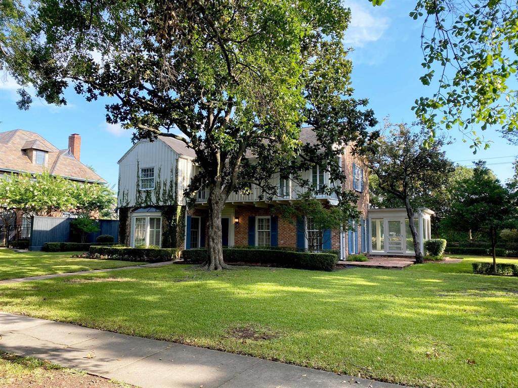 10 Courtlandt Place - Photo 1