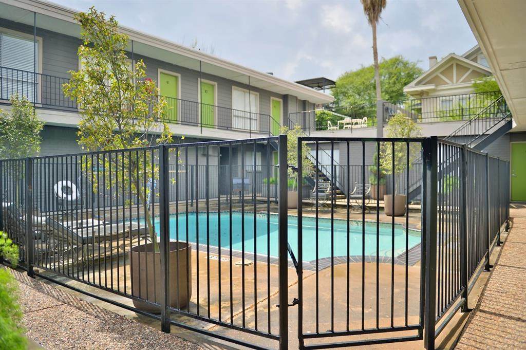 306 Stratford Street - Photo 1