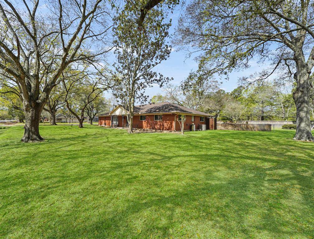 502 Clear Creek Drive - Photo 1