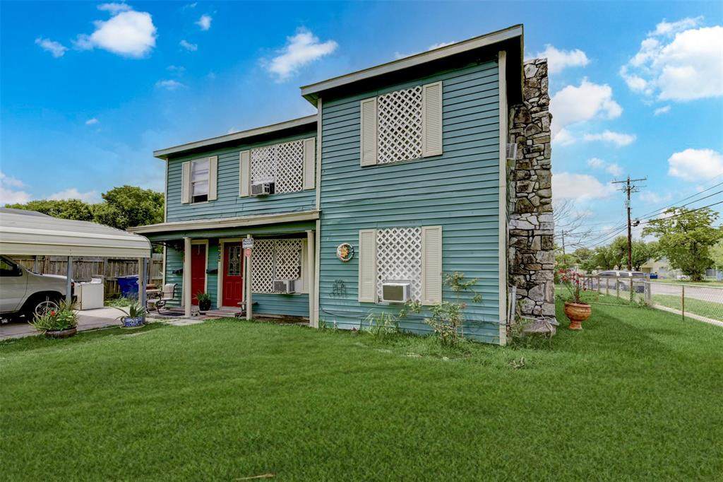 1202 Hunter Drive - Photo 1