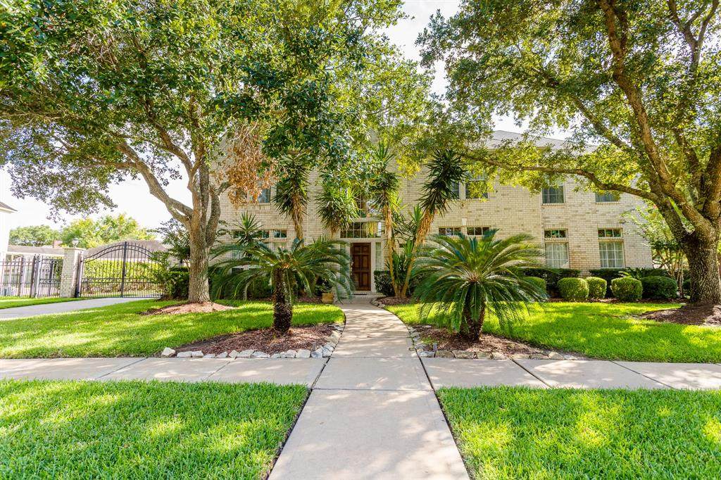 1931 Shoreline Drive - Photo 1