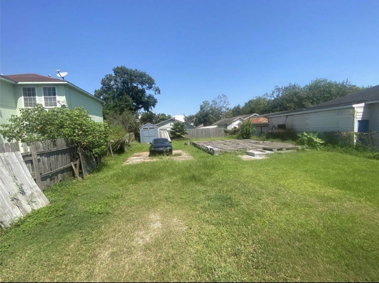 9223 Avenue P - Photo 1