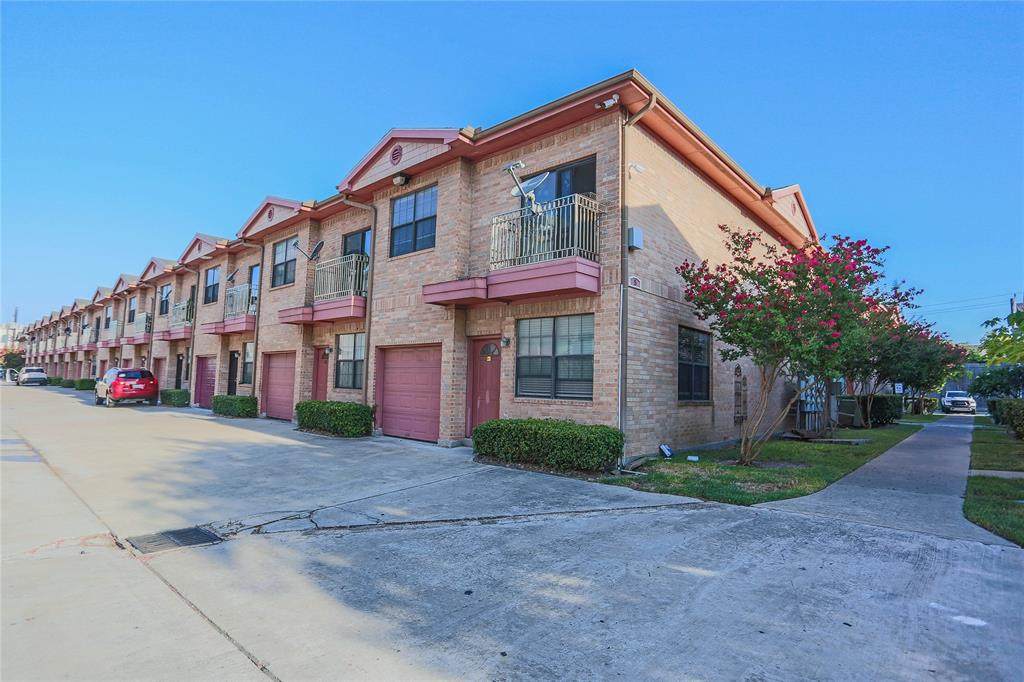 9400 Bellaire Boulevard - Photo 1