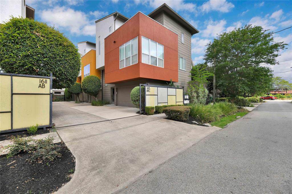 1615 Knox Street - Photo 1