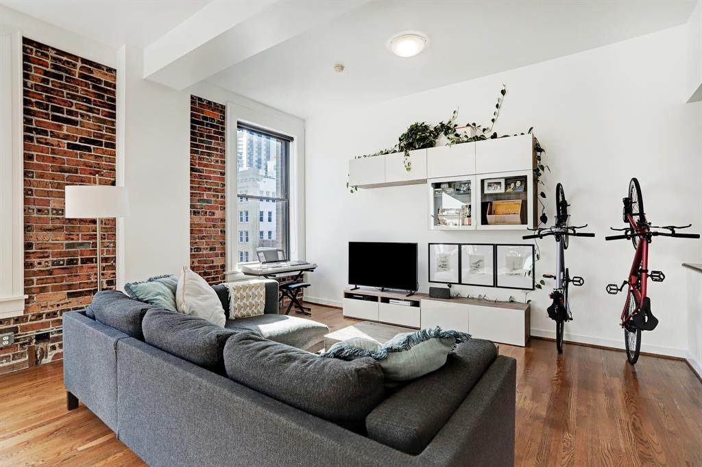 915 Franklin Street - Photo 1