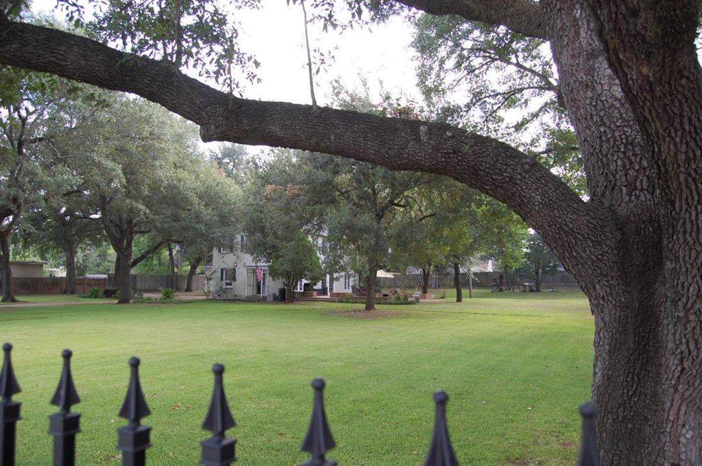 409 11th Street - Photo 1