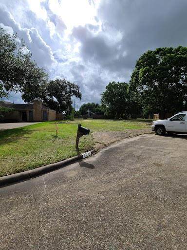 2047 Briarlee Drive - Photo 1