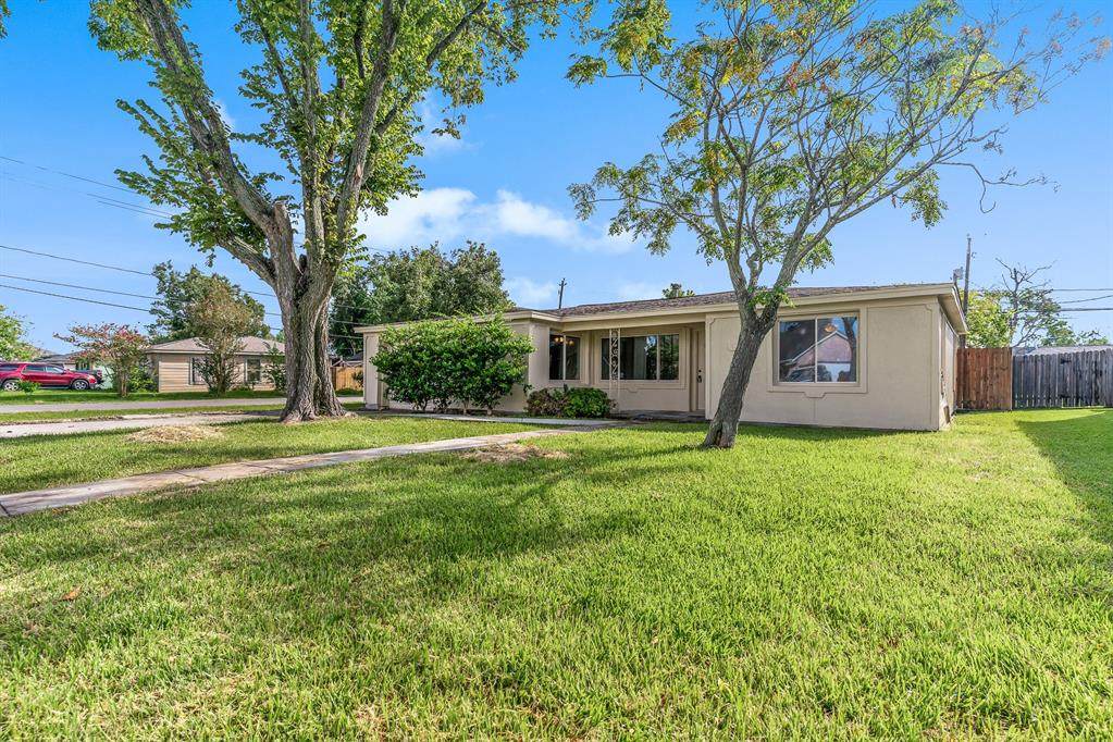 332 7th Street - Photo 1