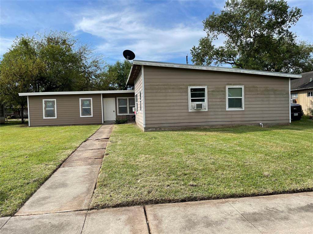 1737 8th Street - Photo 1