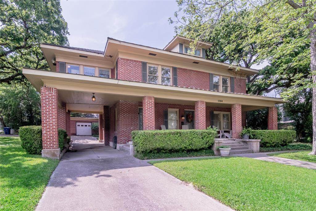 1304 Avenue O - Photo 1