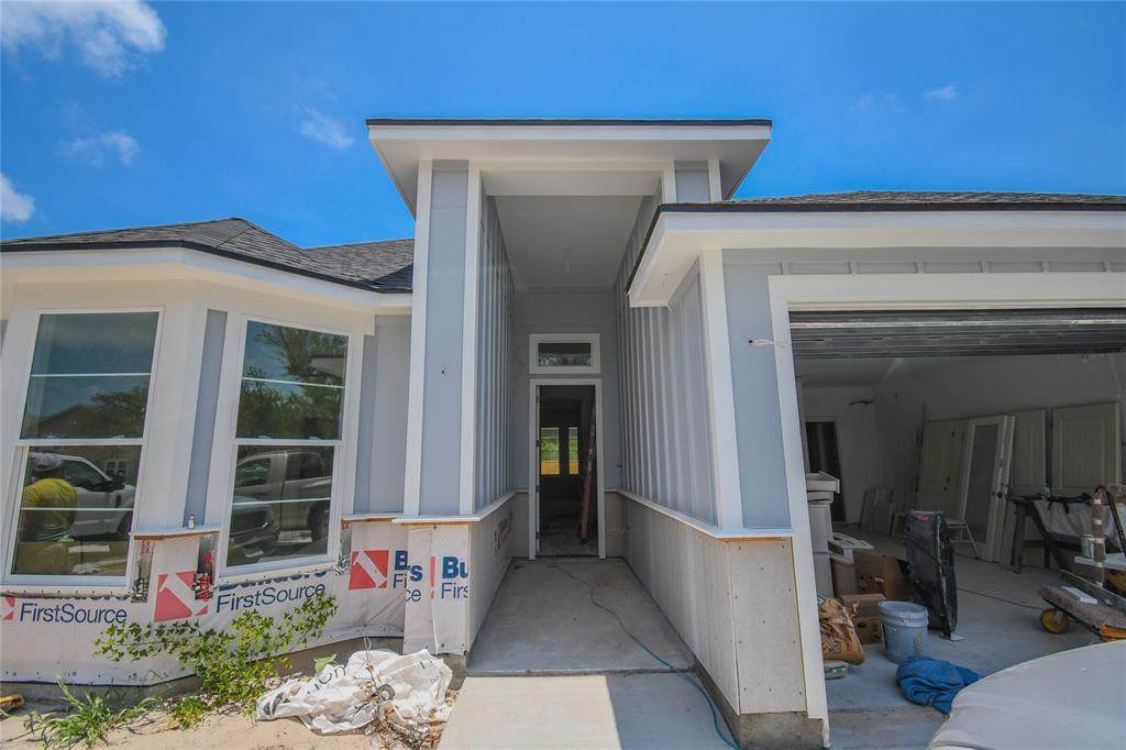 638 Redwood - Photo 1