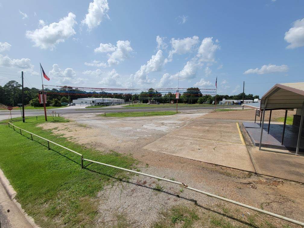 145 Pan American Drive - Photo 1
