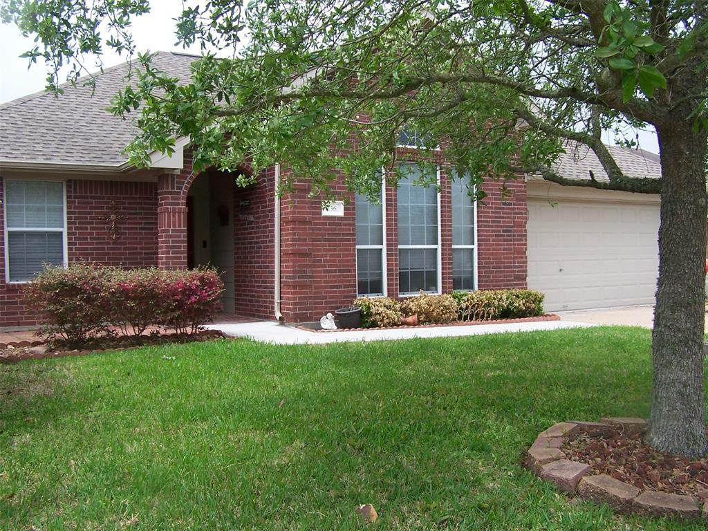 136 Green Isle Avenue - Photo 1