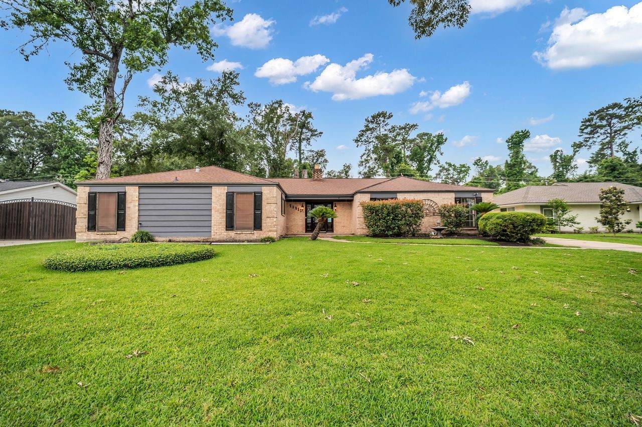 18815 Whitewood Drive - Photo 1