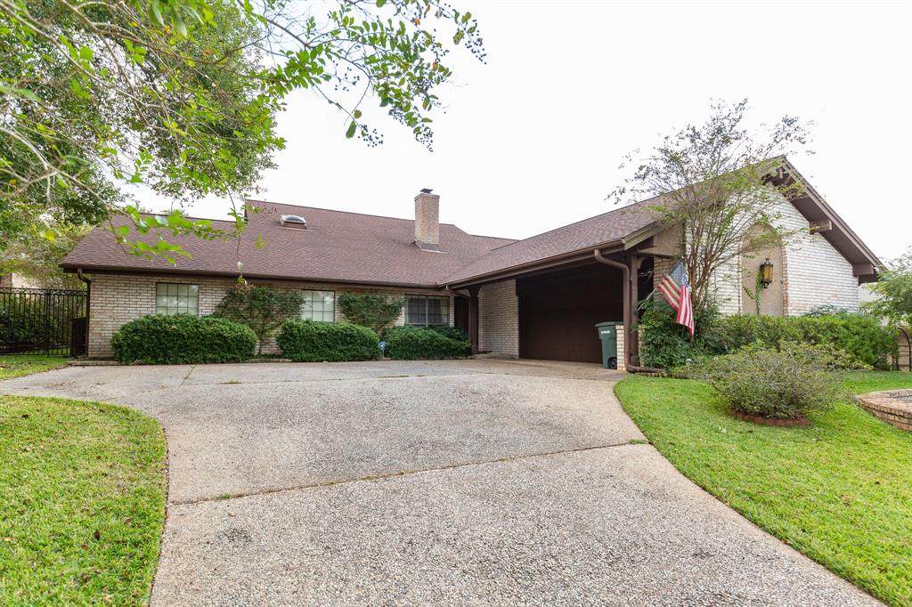 523 River Oaks Drive - Photo 1