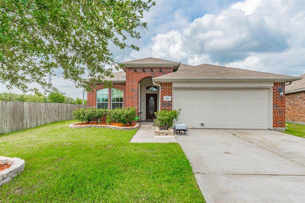 898 Driftwood Lane - Photo 1
