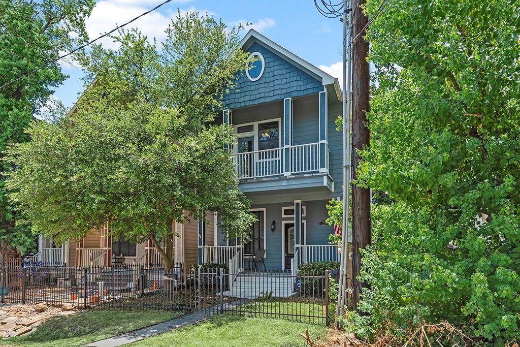 907 Alexander Street - Photo 1
