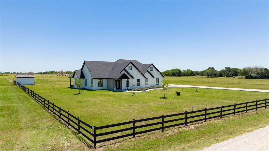 1093 Private Road 8022 - Photo 1