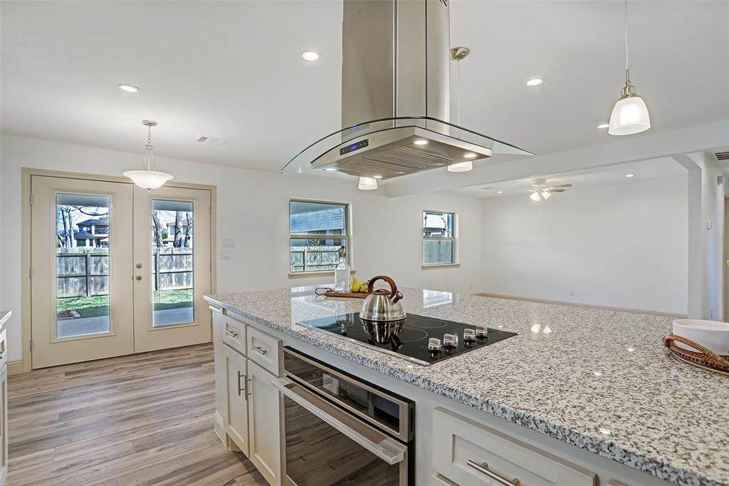 309 Lakeside Drive - Photo 1